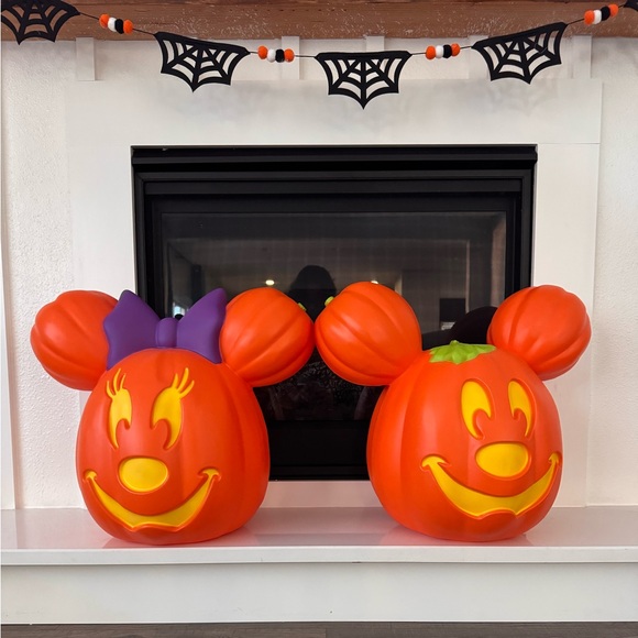 Pair. Minnie and Mickey. New in box. Giant lantern sold out online CAN SEPARATE - Picture 1 of 4